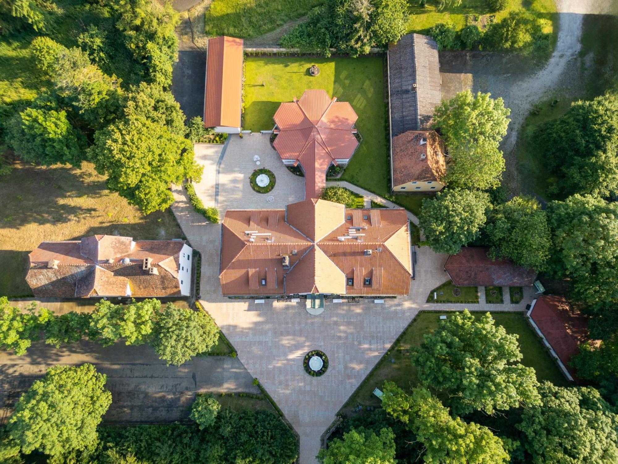 Schlosshotel Wilhelmsthal Calden Esterno foto